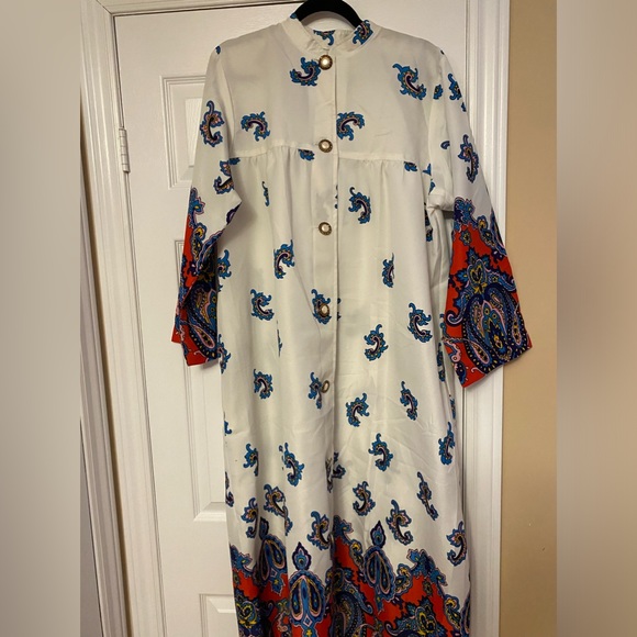 Abstract 1960s inspired dress - Picture 13 of 16